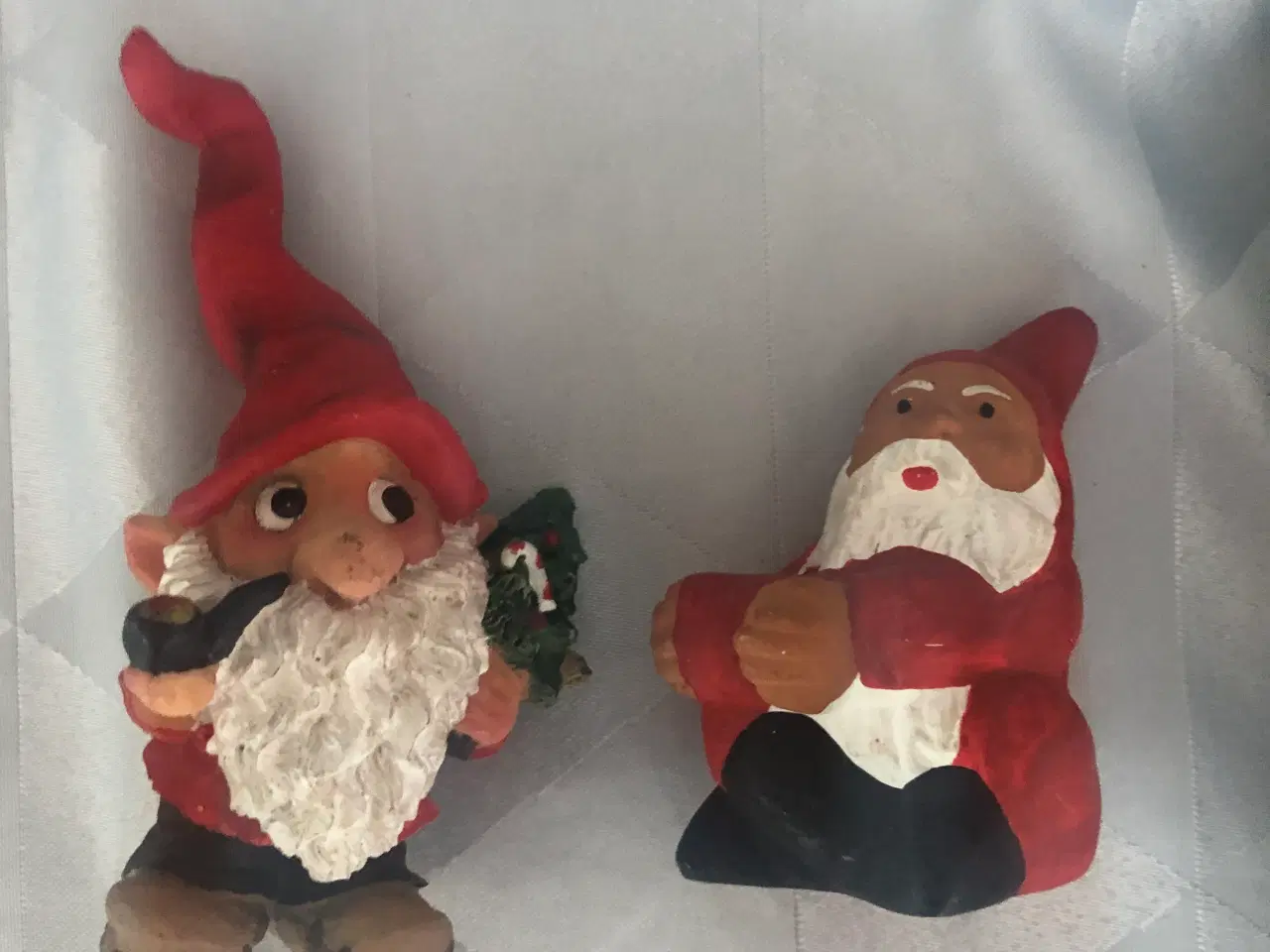 Billede 11 - 2 keramik julefigurer juletrold & julemand 