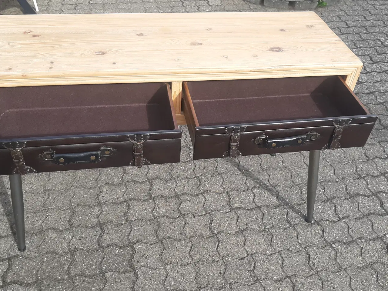 Billede 4 - Konsolbord massivt grantræ 