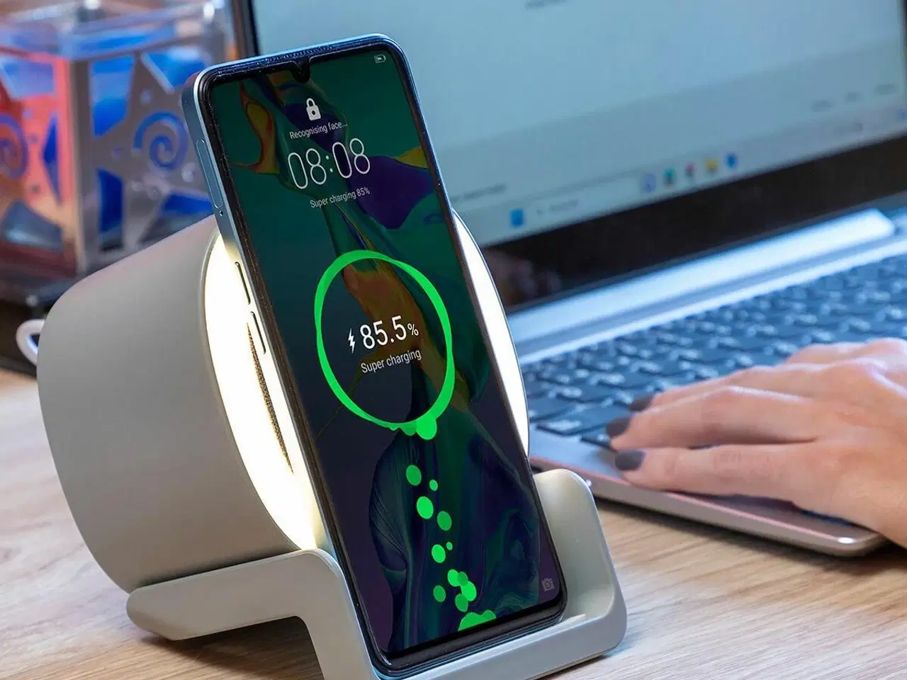 Billede 2 - Trådløs oplader med højttaler og LED - Souwis (grå)