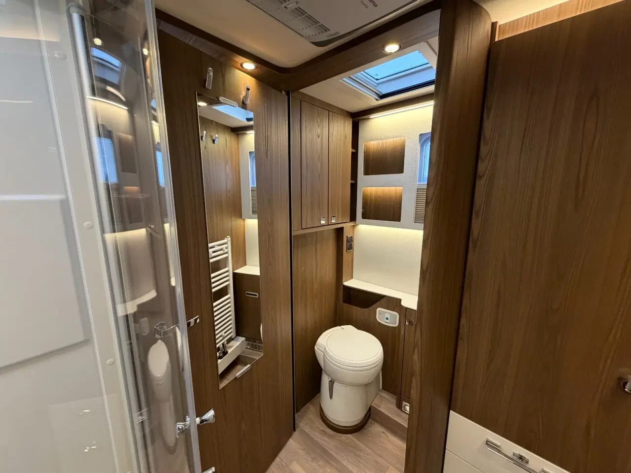 Billede 16 - Hymer B-MC I890 2,2 CDi Masterline aut.