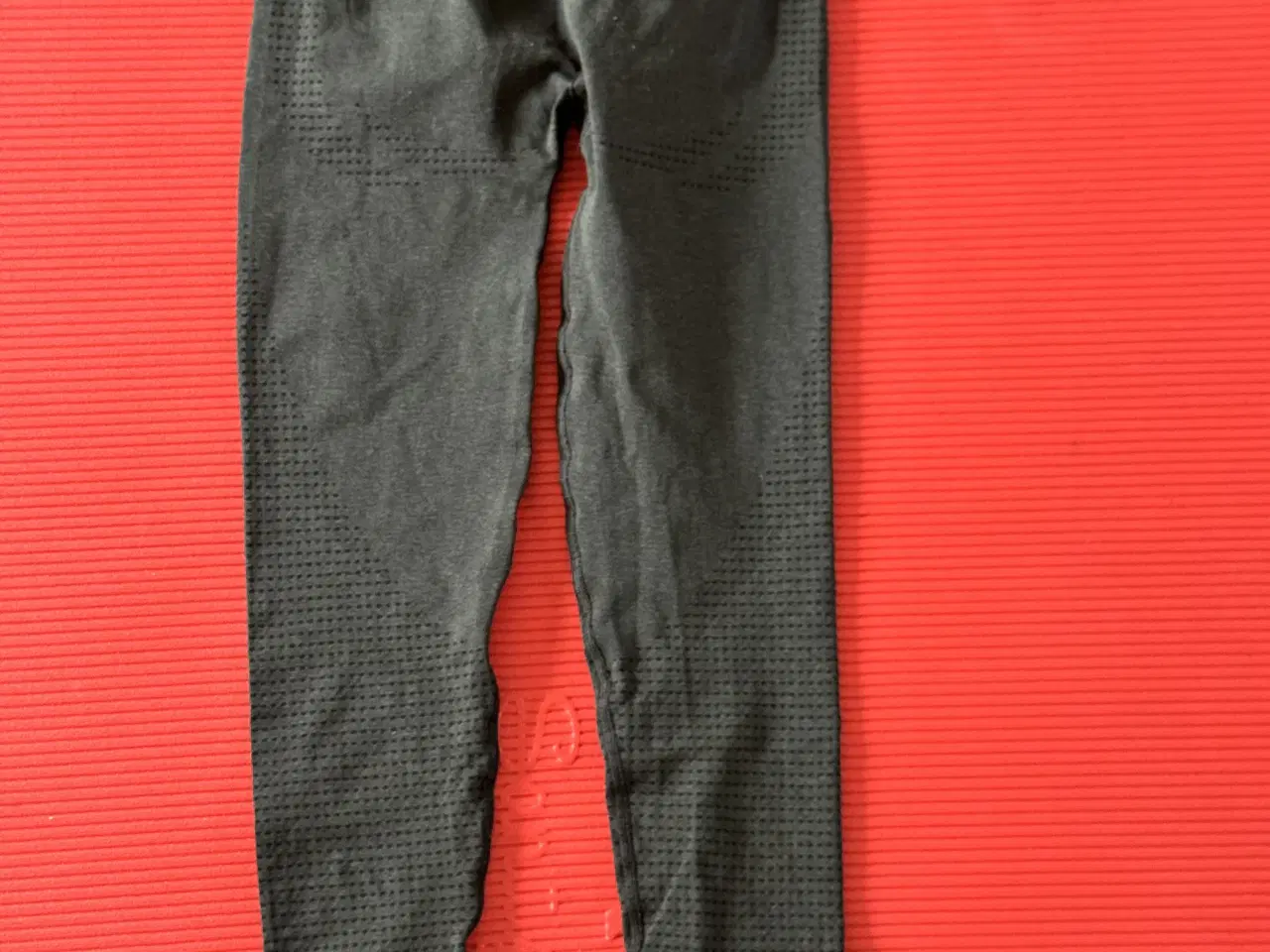 Billede 3 - Gymshark træningsbukser str xs