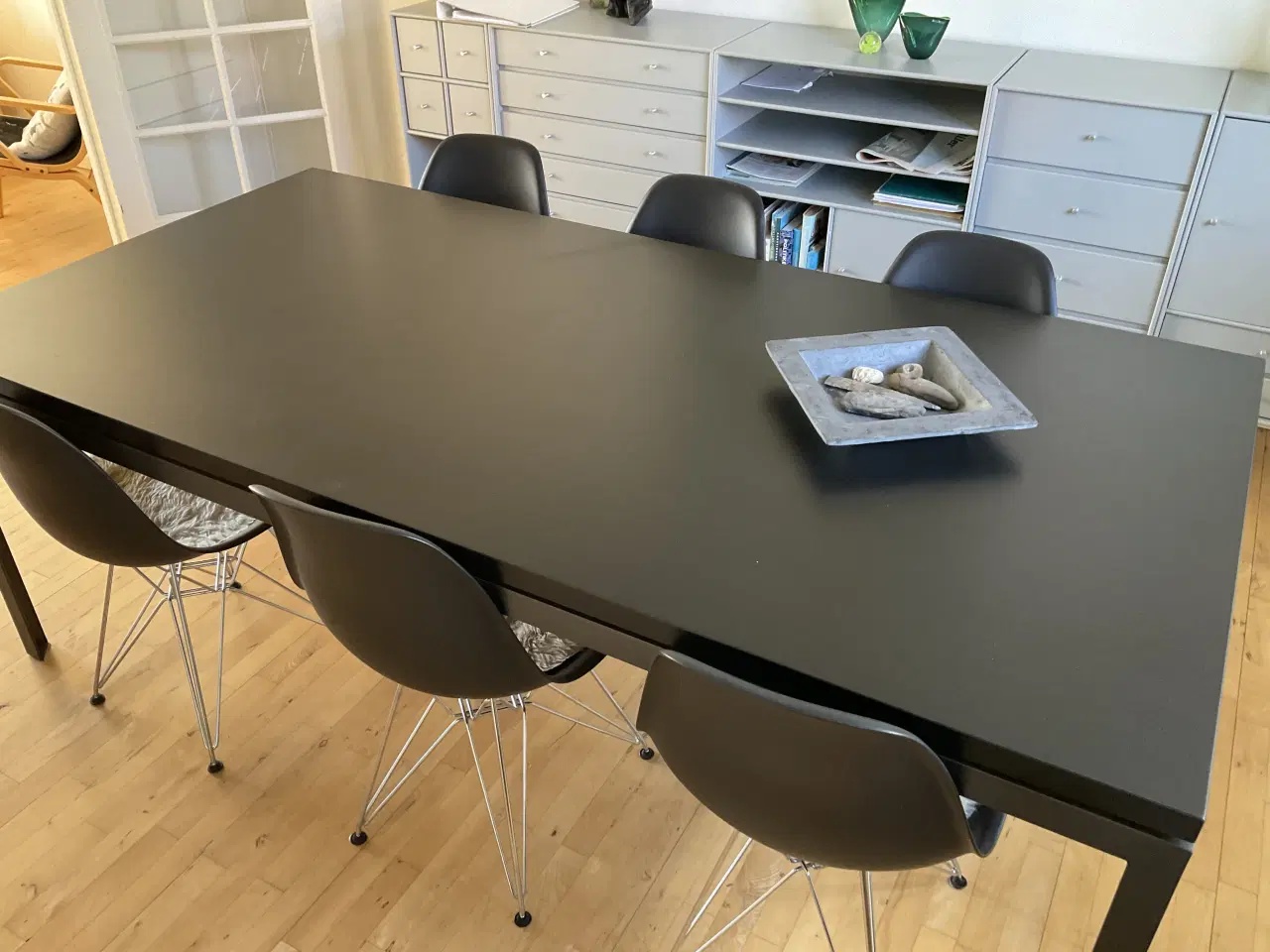 Billede 1 - Spisebord - Bente Rübner - sort linoleum