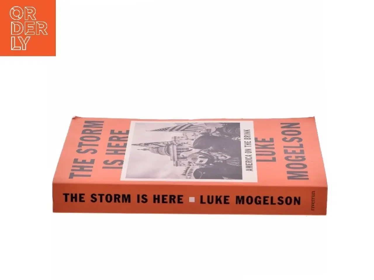 Billede 2 - The storm is here : America on the brink af Luke Mogelson (Bog)