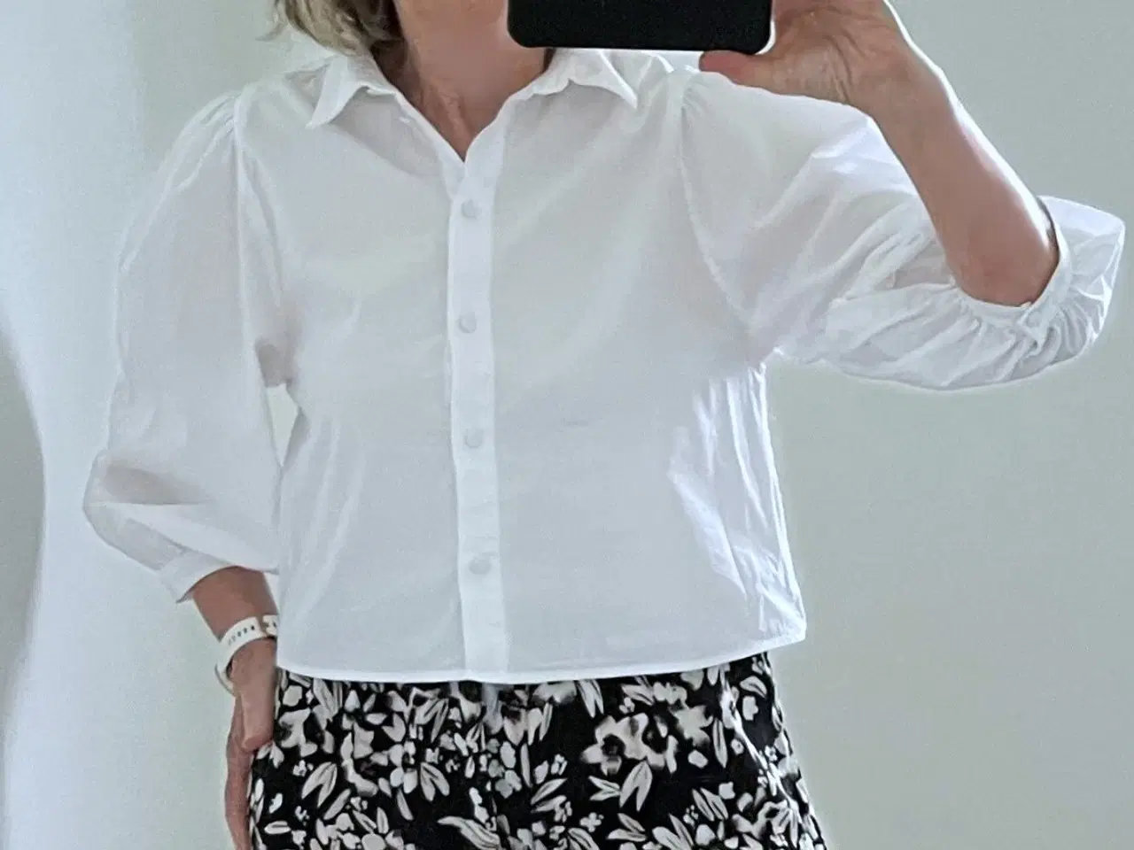 Billede 3 - Skjorte, Skjortebluse, Hvid Pigalle str 34