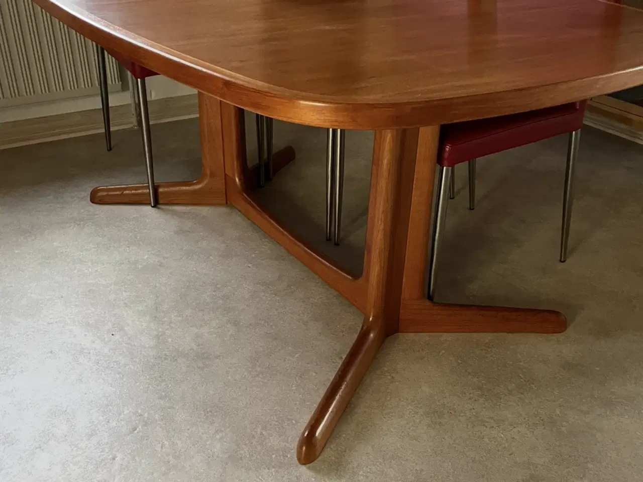 Billede 1 - Spisebord i teaktræ