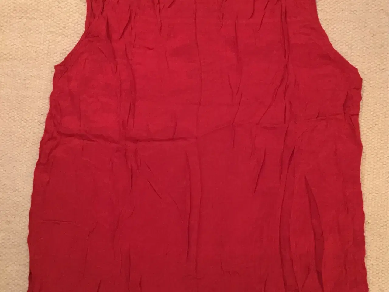 Billede 2 - Rød bluse i viscose