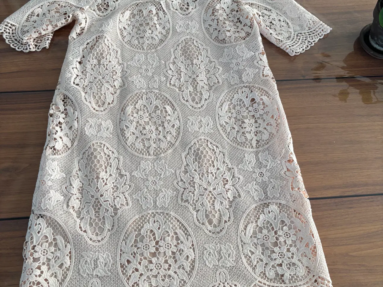 Billede 4 - Lyserød blondekjole str m