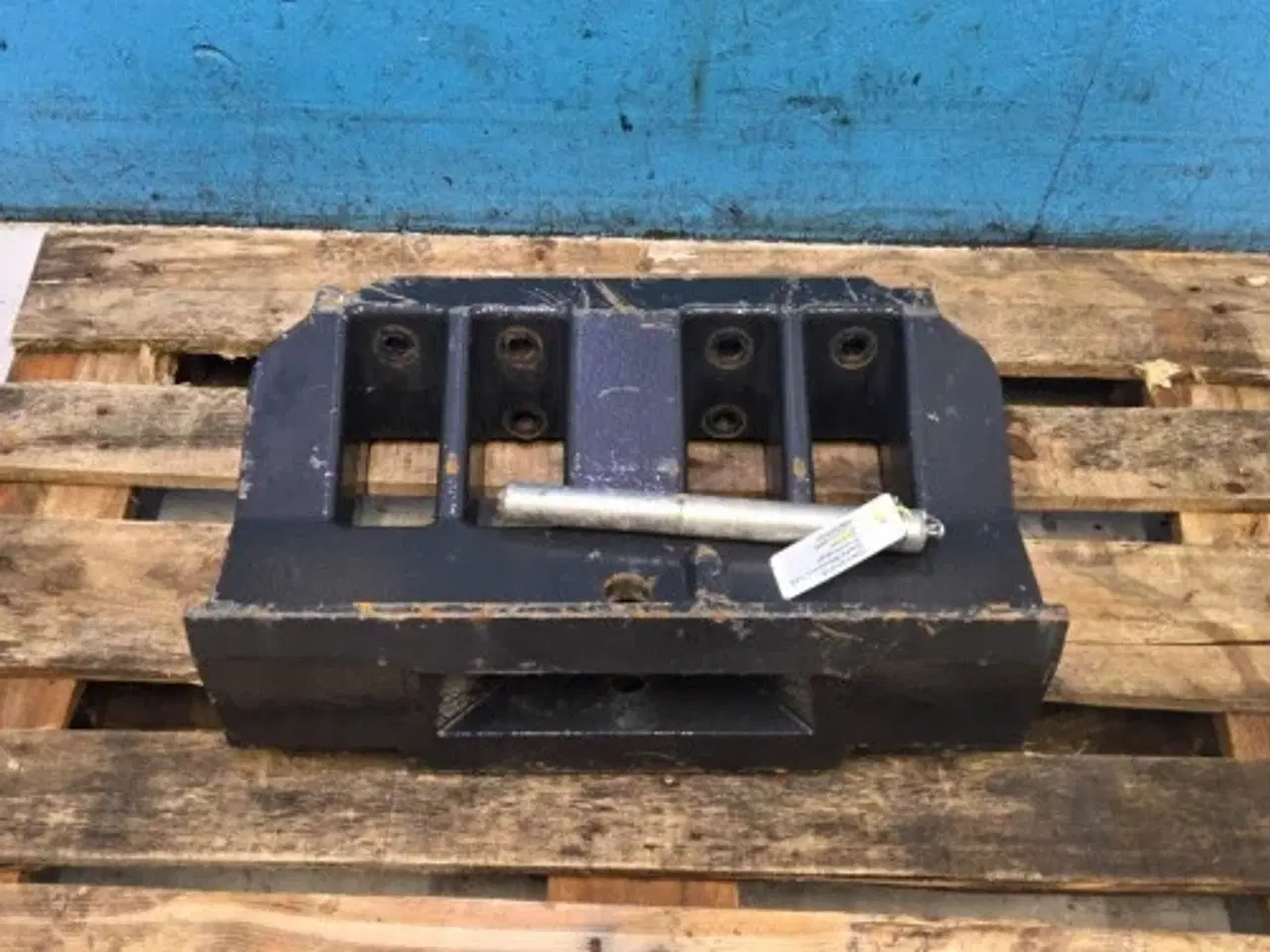 Billede 2 - Case Maxxum 145 Frontvægt Holder 82031499