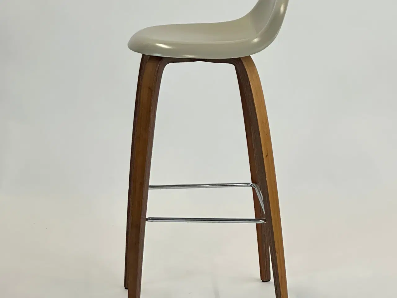 Billede 4 - GUBI 3D Bar Barstol – Lysegrå med Træ Stel SH 78 cm