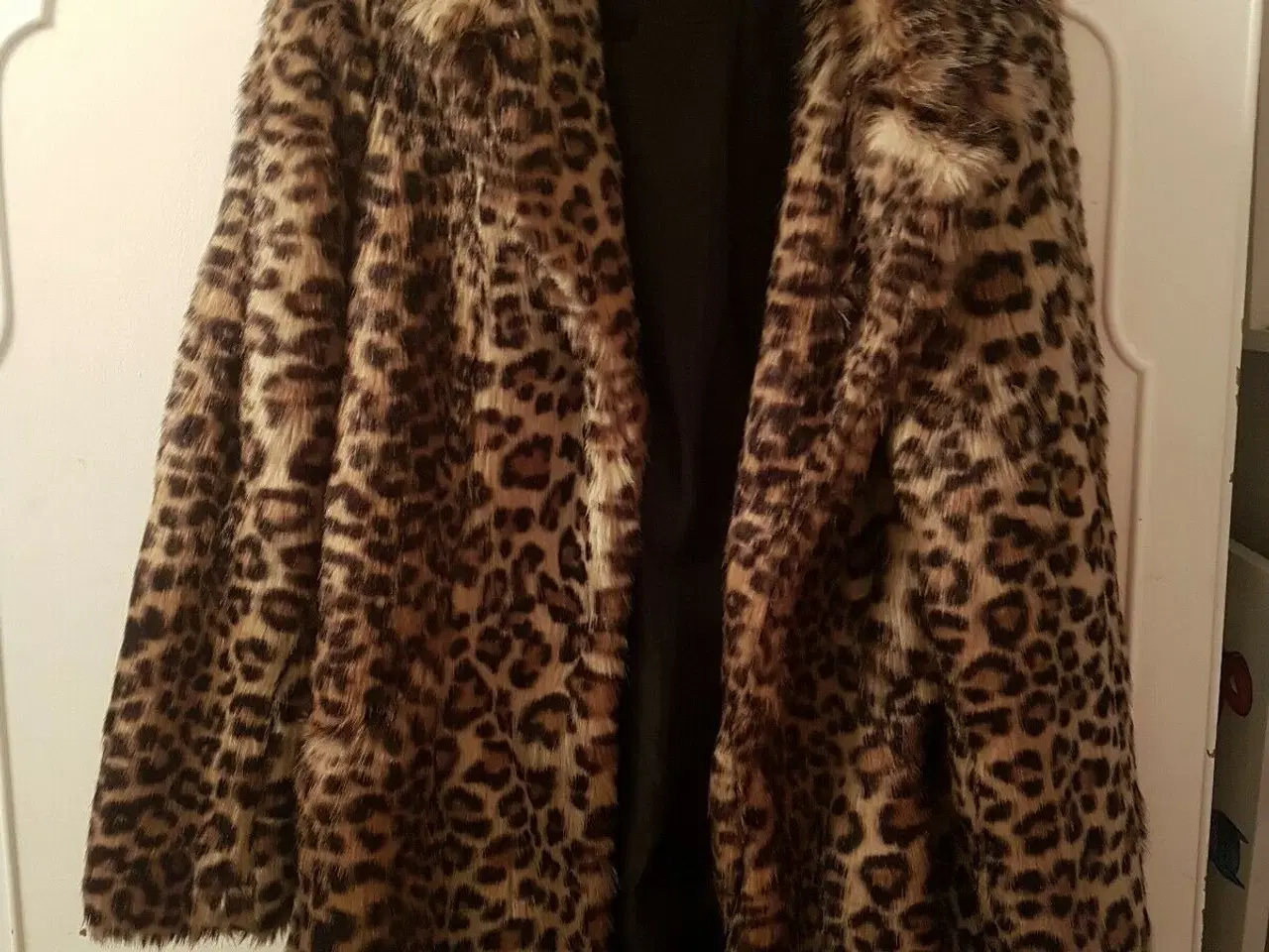 Billede 2 - Faux Fur Frakke fra New Look  str:Medium 