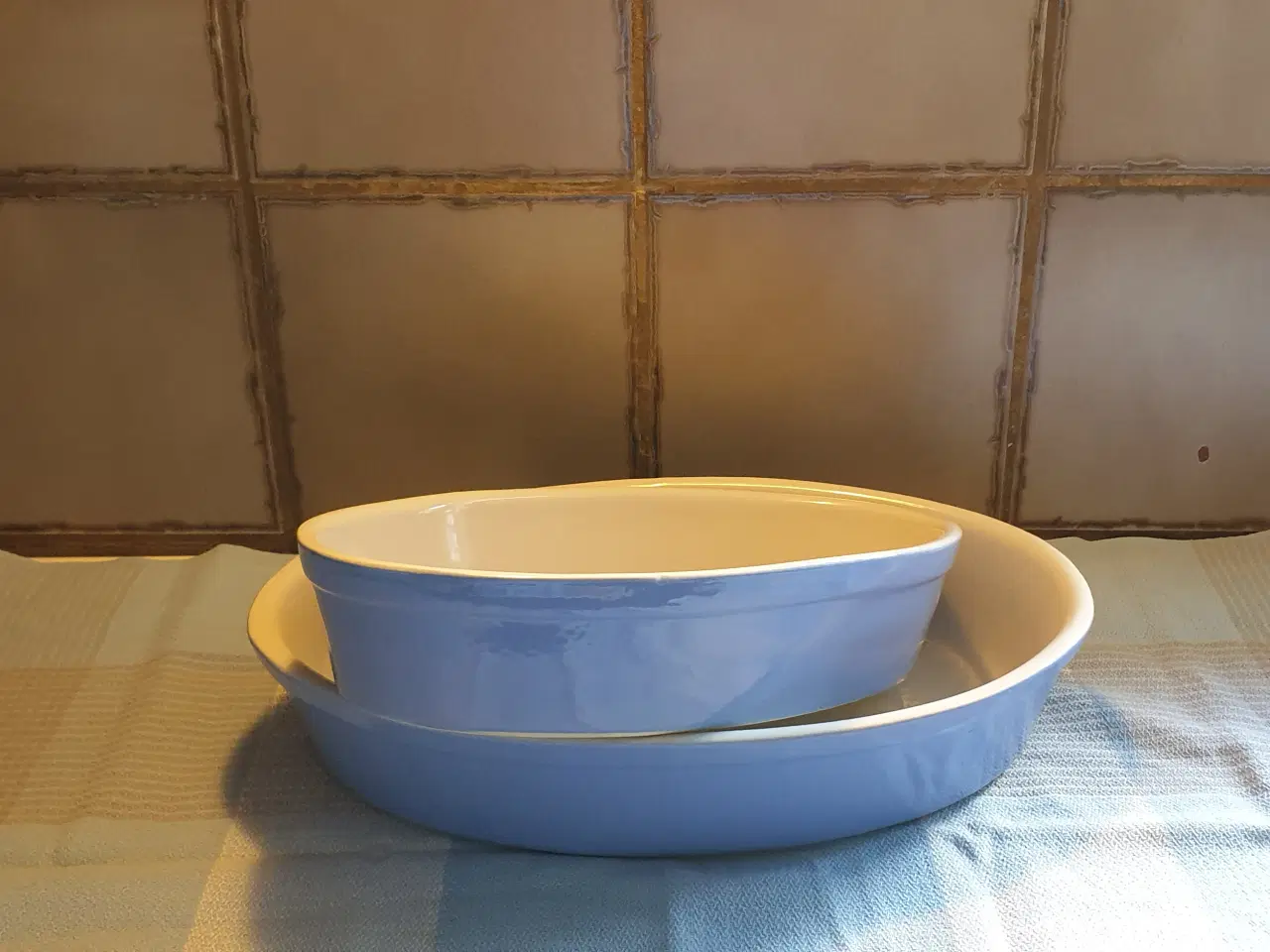 Billede 1 - Ovnfaste fade 2stk ialt15kr