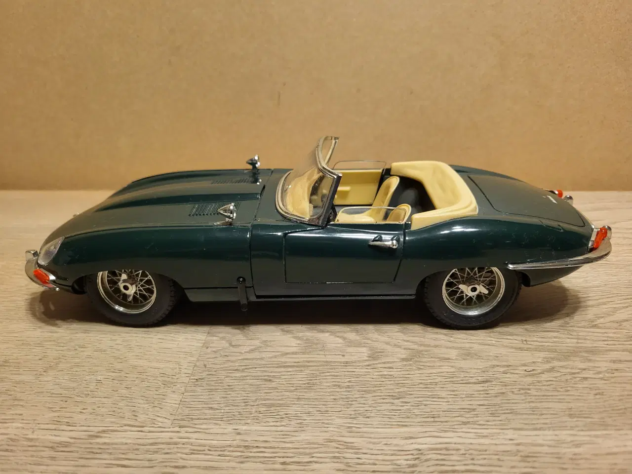 Billede 1 - Modelbil. JAGUAR E-Type Cabriolet (1961). Skala 1/