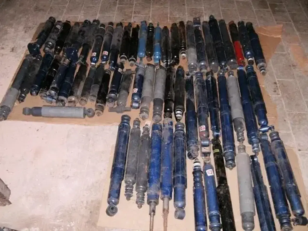 Billede 4 - 60 stk. nye Støddæmper til videresalg.