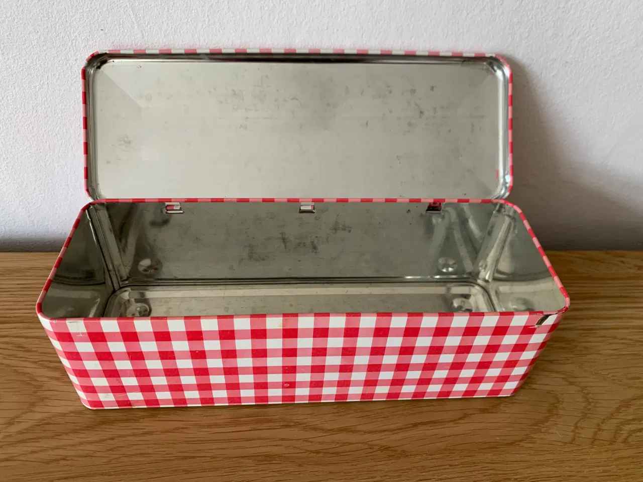 Billede 2 - Anderledes lang dåse, i ternet look