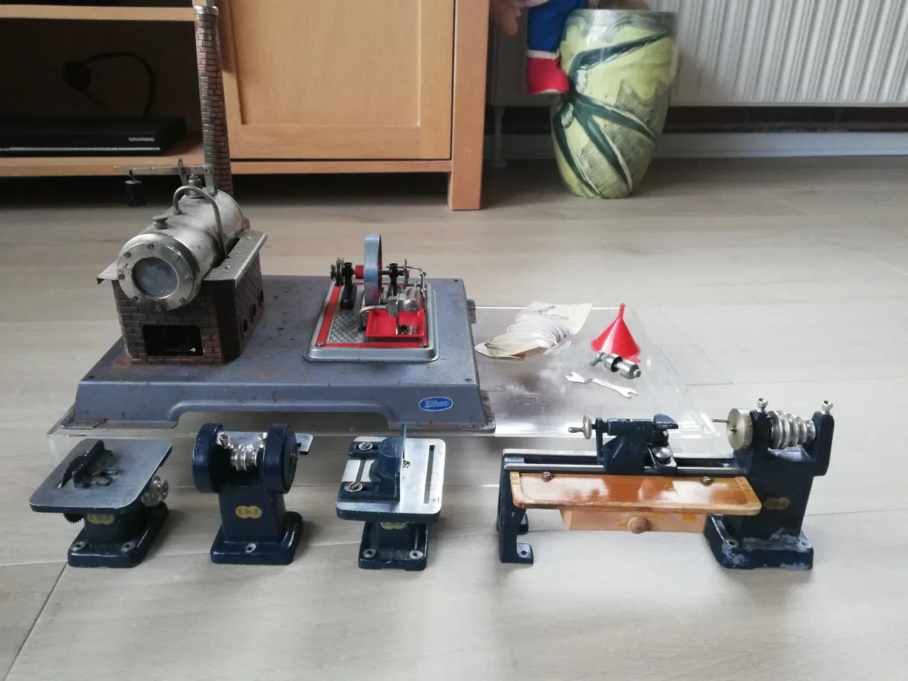 Billede 1 - Gammel dampmaskine med tilbehør