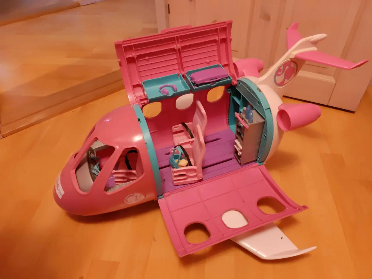 Billede 2 - Barbie flyvemaskine 