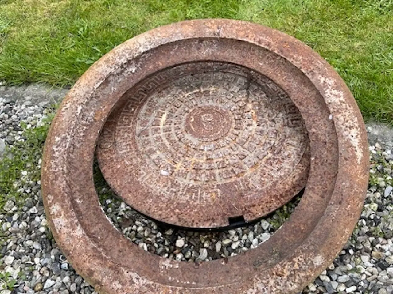 Billede 2 - Ø650 Støbejern brønddæksel med Karm