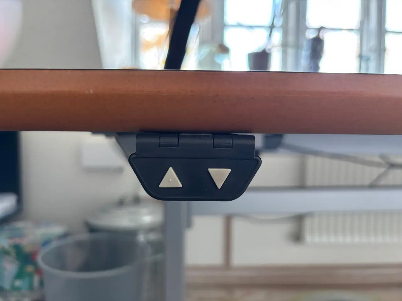 Billede 4 - Hæve sænke kontor skrivebord