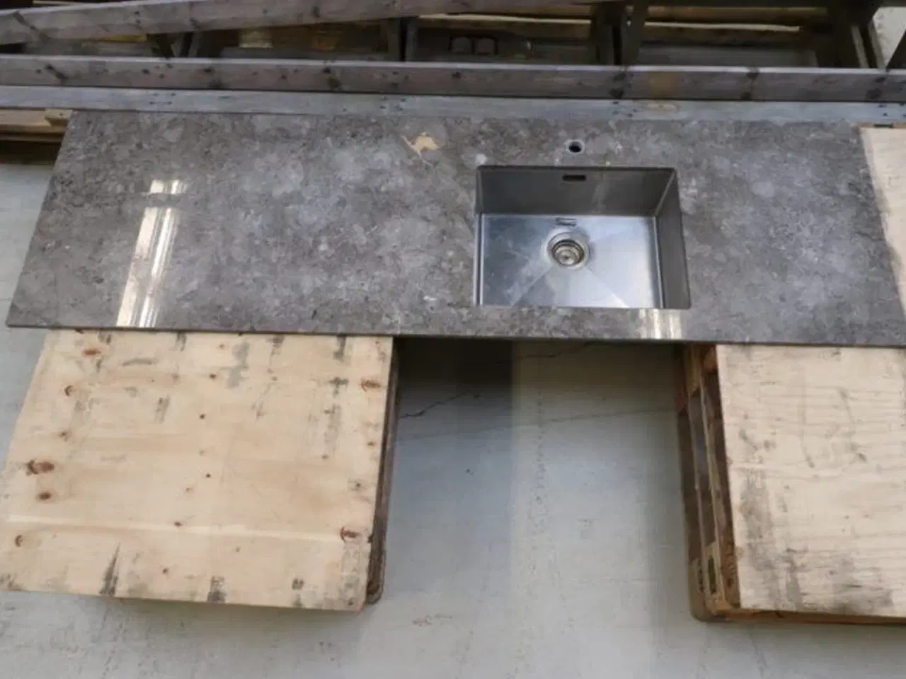 Billede 1 - Køkken Bordplade med underlimet stålvask