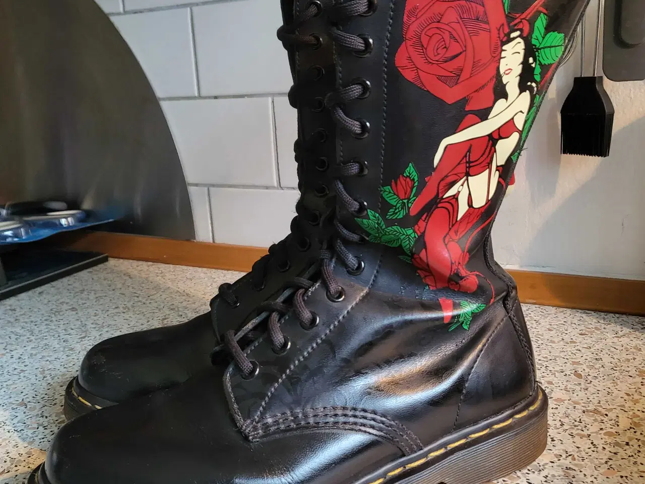 Billede 3 - Pin-up limited edition Dr. Martens