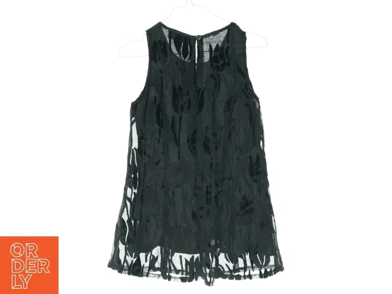 Billede 1 - kort kjole med tylsblondwr (str. 110 cm)