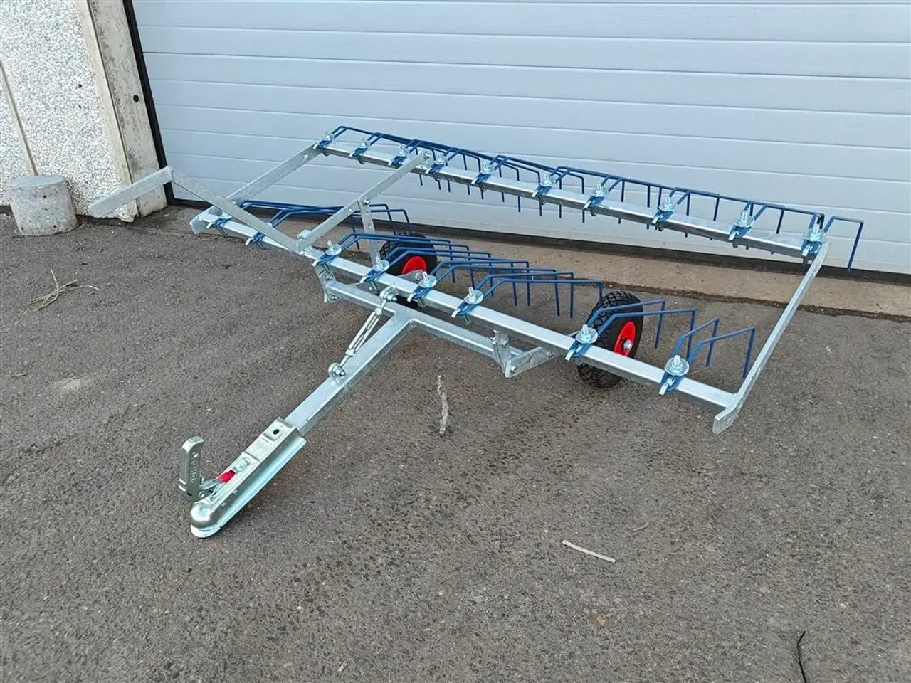 Billede 1 - Anker Bjerre Riven Gårdspladsstrigle 150cm Inkl. kugletræk