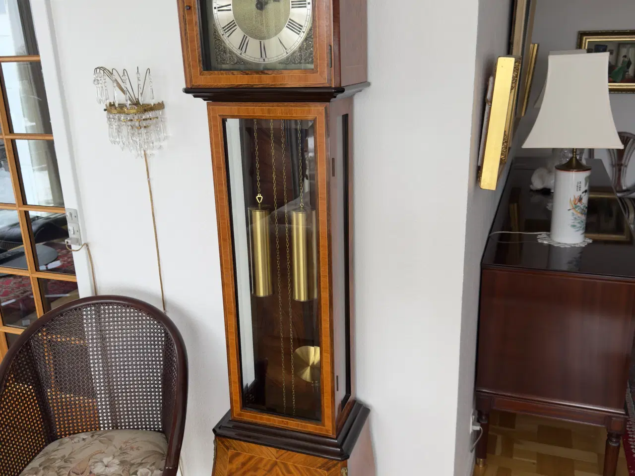 Billede 1 - Bornholmerur i mahogni med indlagt rosentræ 