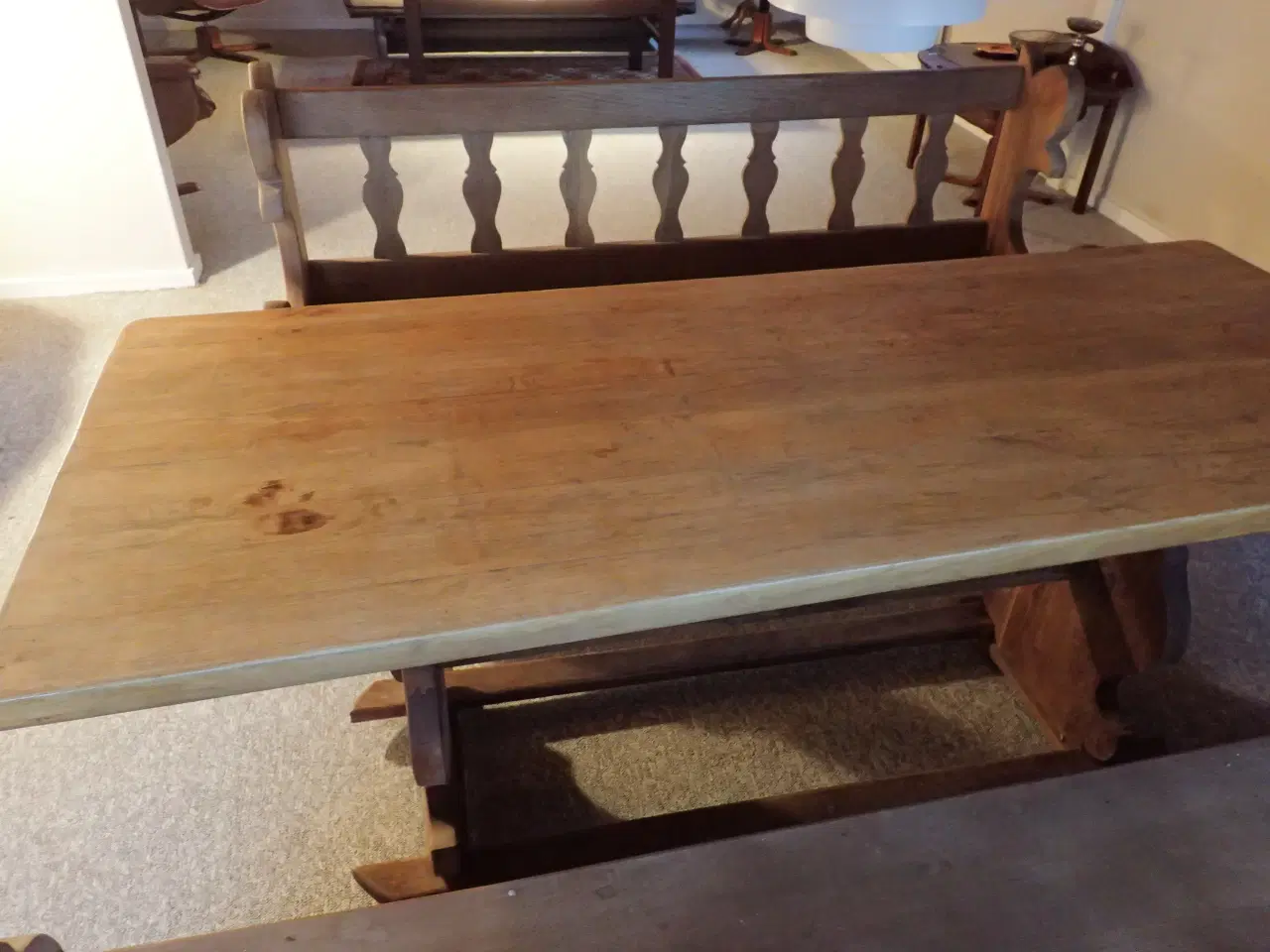 Billede 2 - Plankebord og bænke i massivt rustikt Egetræ.
