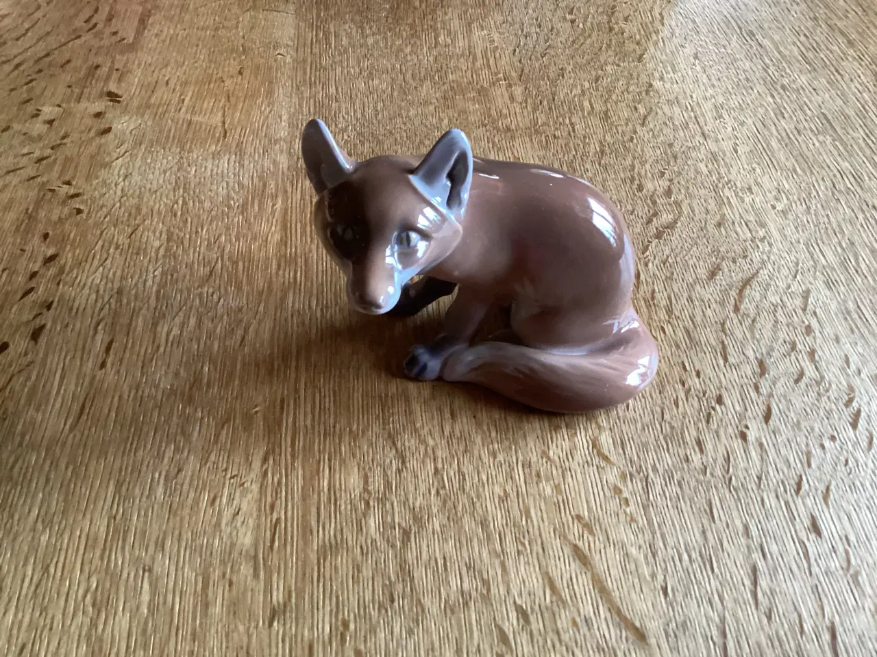 Billede 1 - BG siddende Ræv