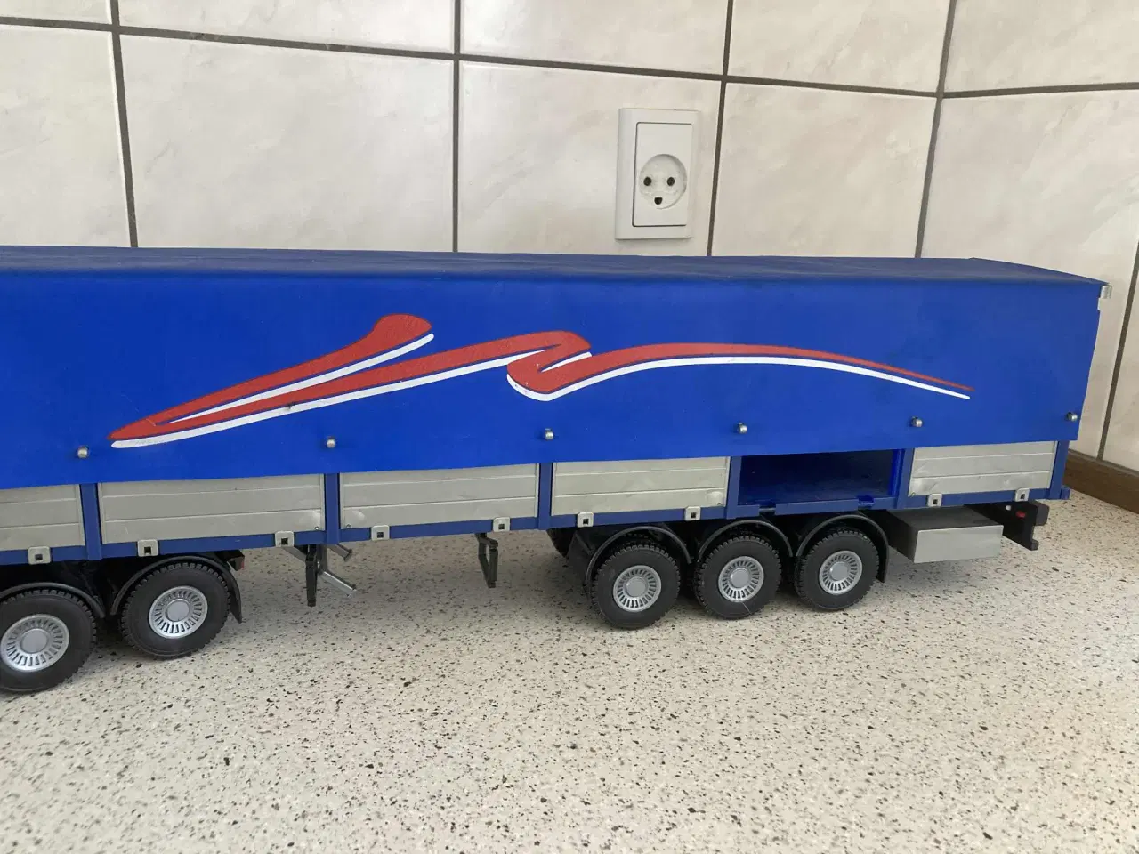 Billede 2 - Emek modellastbil 