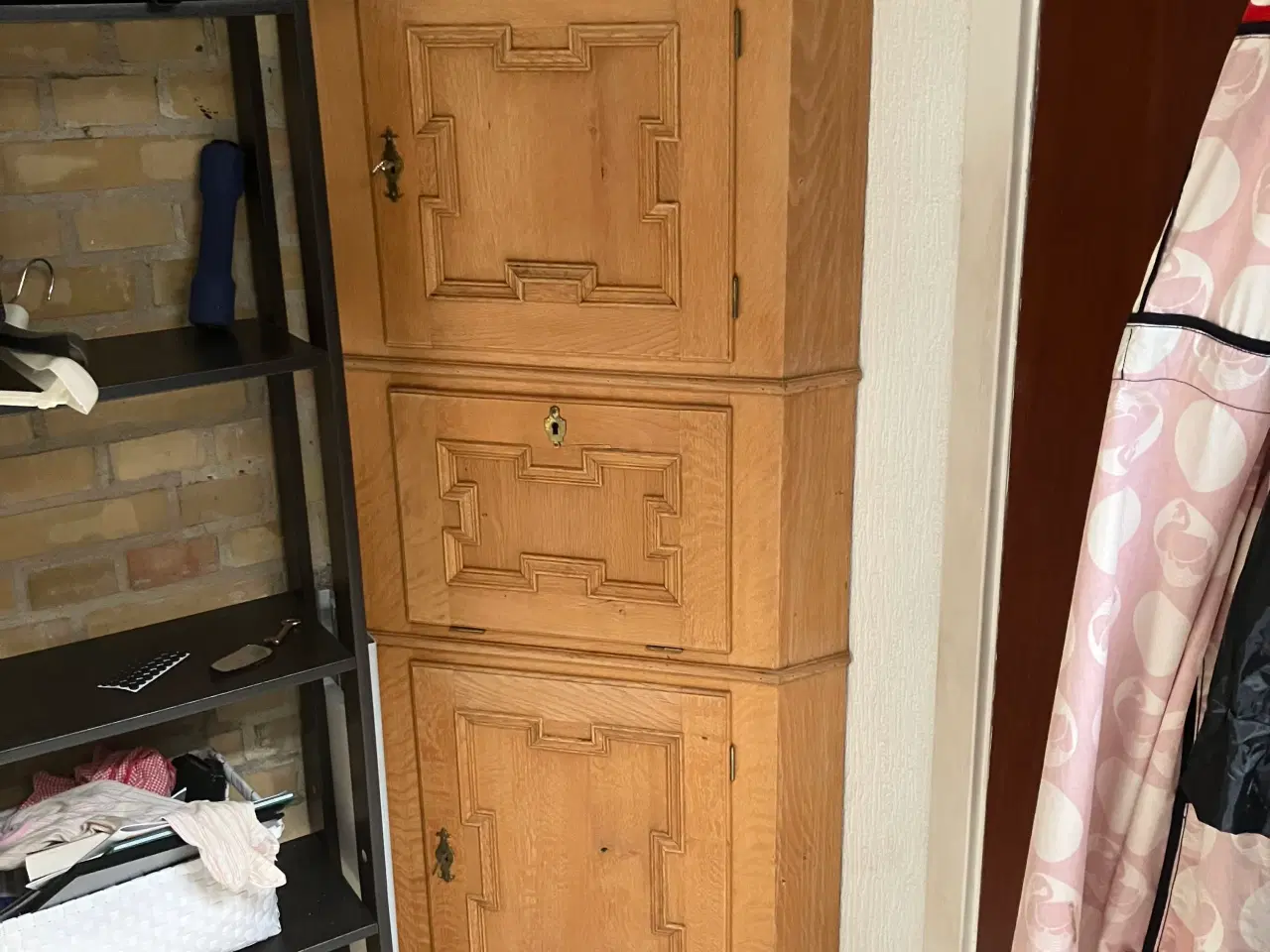 Billede 7 - Hjørneskab sælges