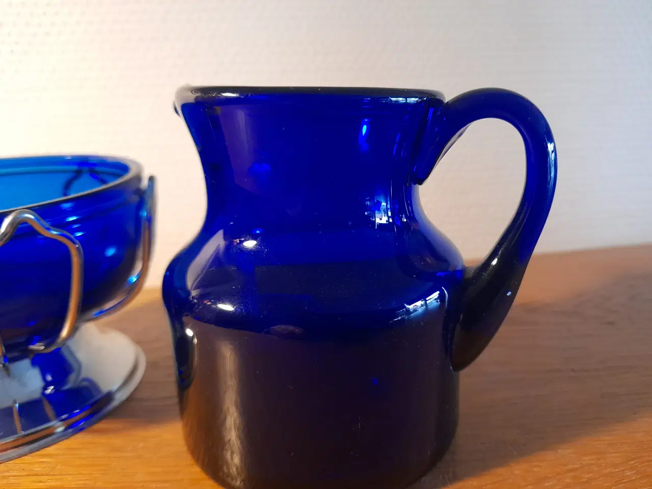 Billede 4 - Blå glasting, skål & kande, velholdte.