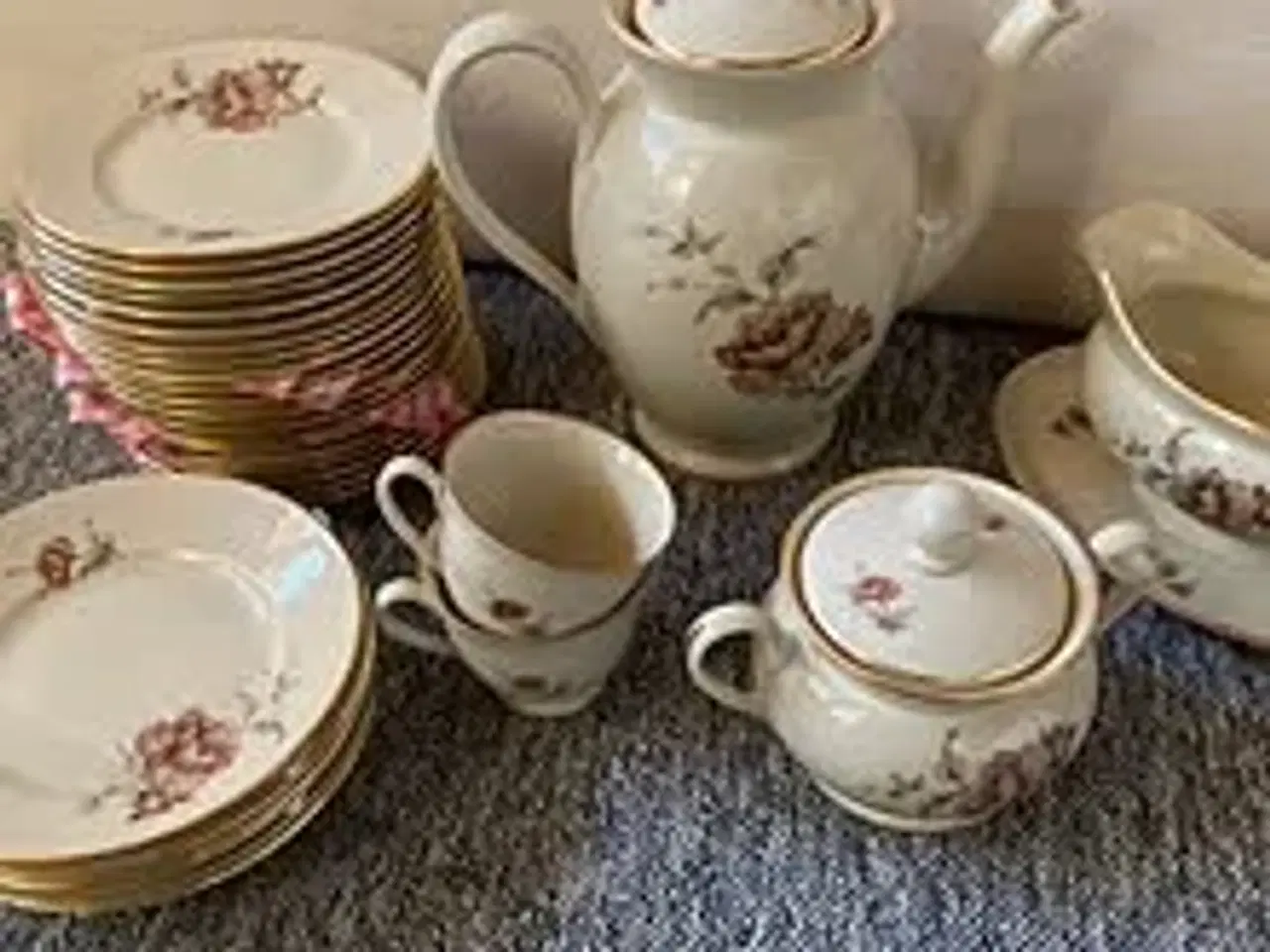 Billede 2 - Retro / vintage kaffestel og spisestel 109 dele