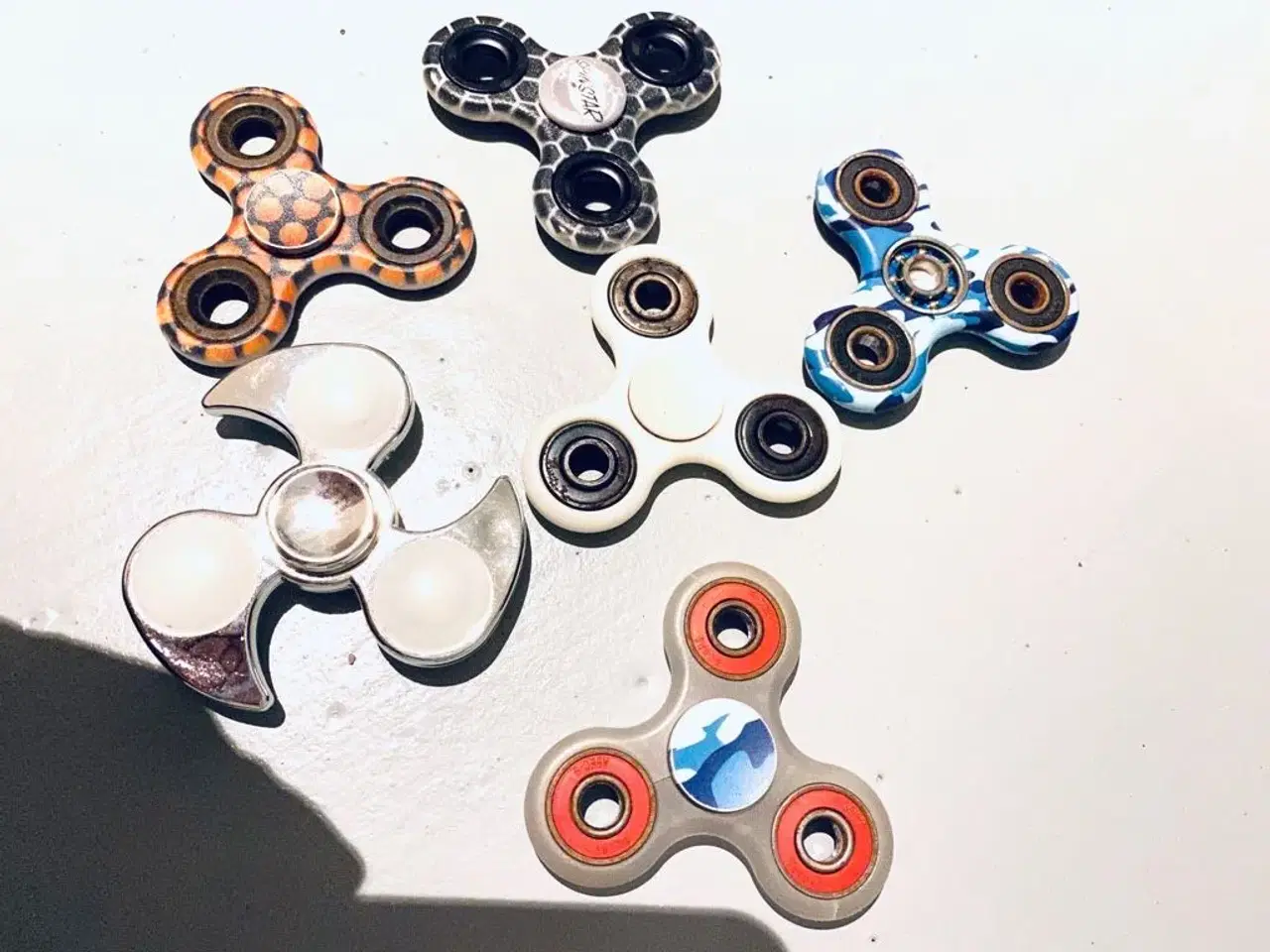 Billede 1 - 5 fidget spinners af metal