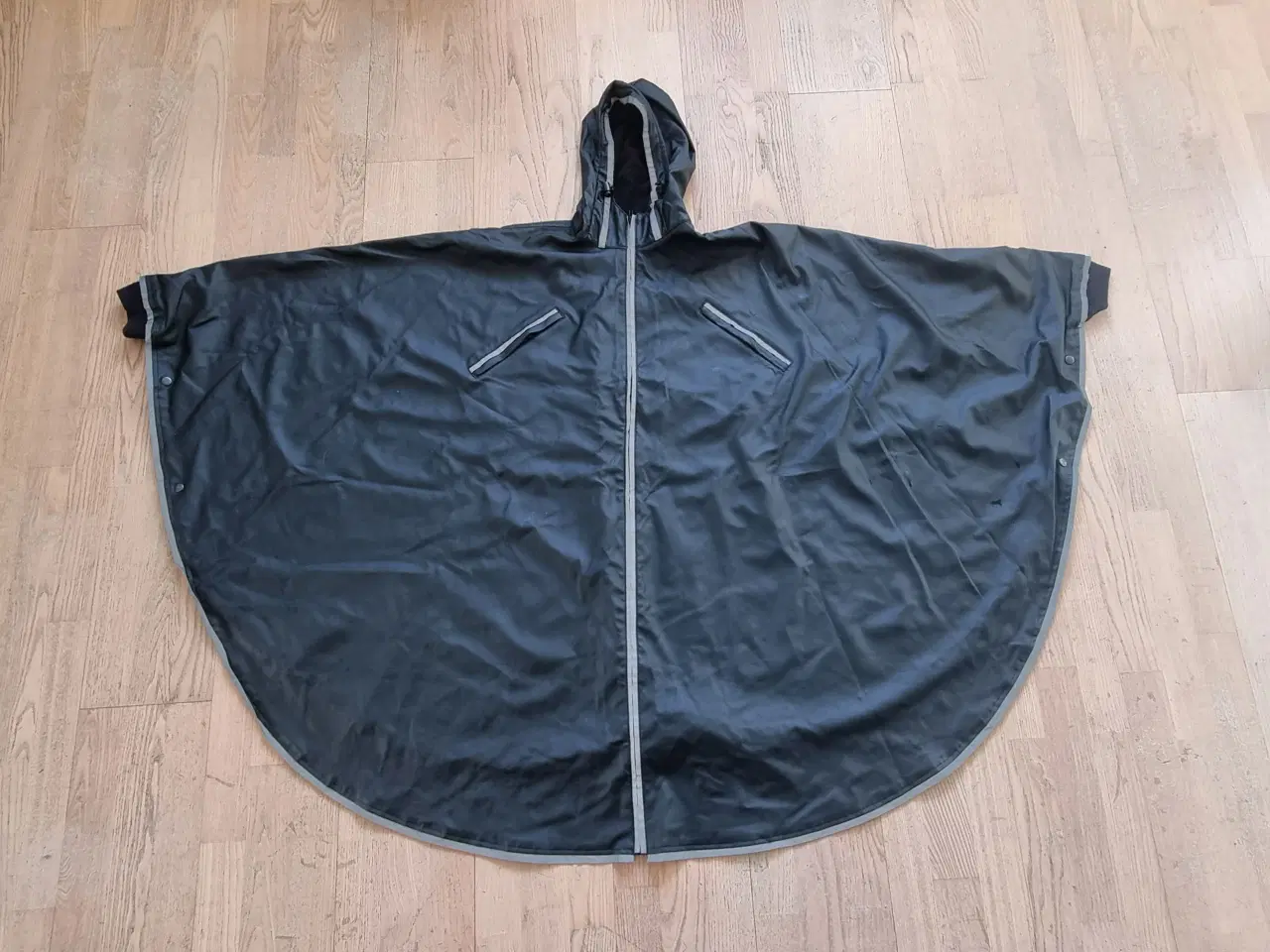 Billede 1 - Luksus Regnponcho med foer og reflekser