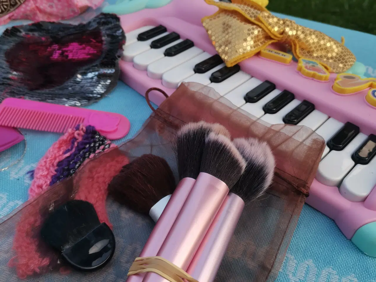 Billede 2 - Make up dukke sæt med klaver🌸5 kr ialt 🌸
