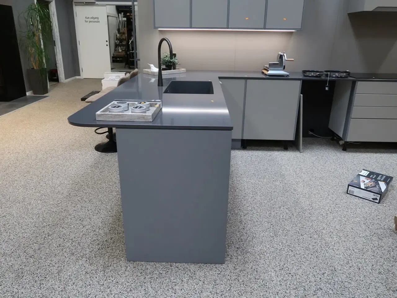 Billede 5 - Køkken NORDANRO uden hårdehvidearer/armatur med stenbordplade SILESTONE