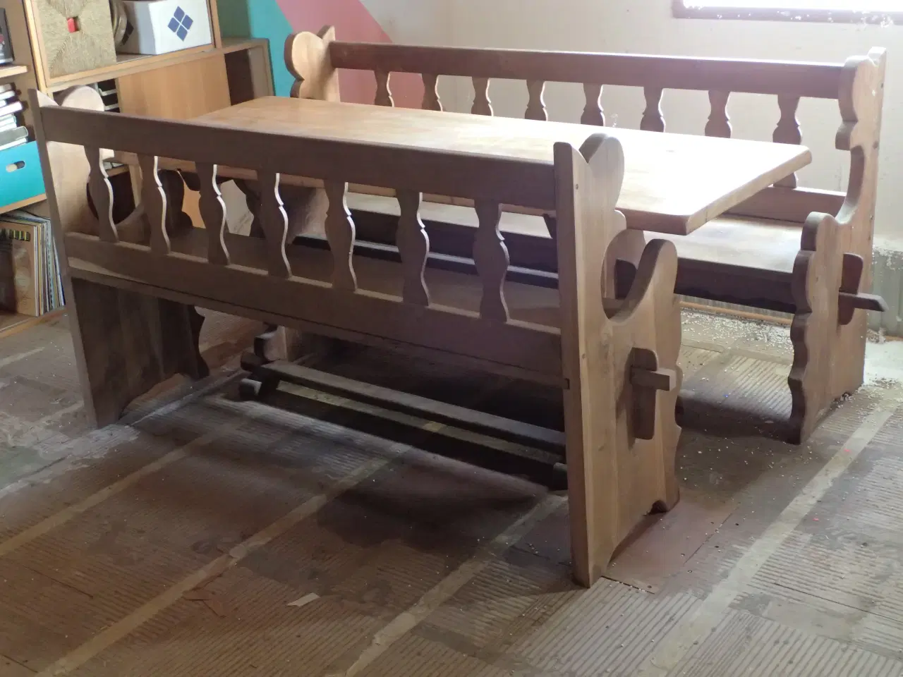Billede 12 - Plankebord og bænke i massivt rustikt Egetræ.