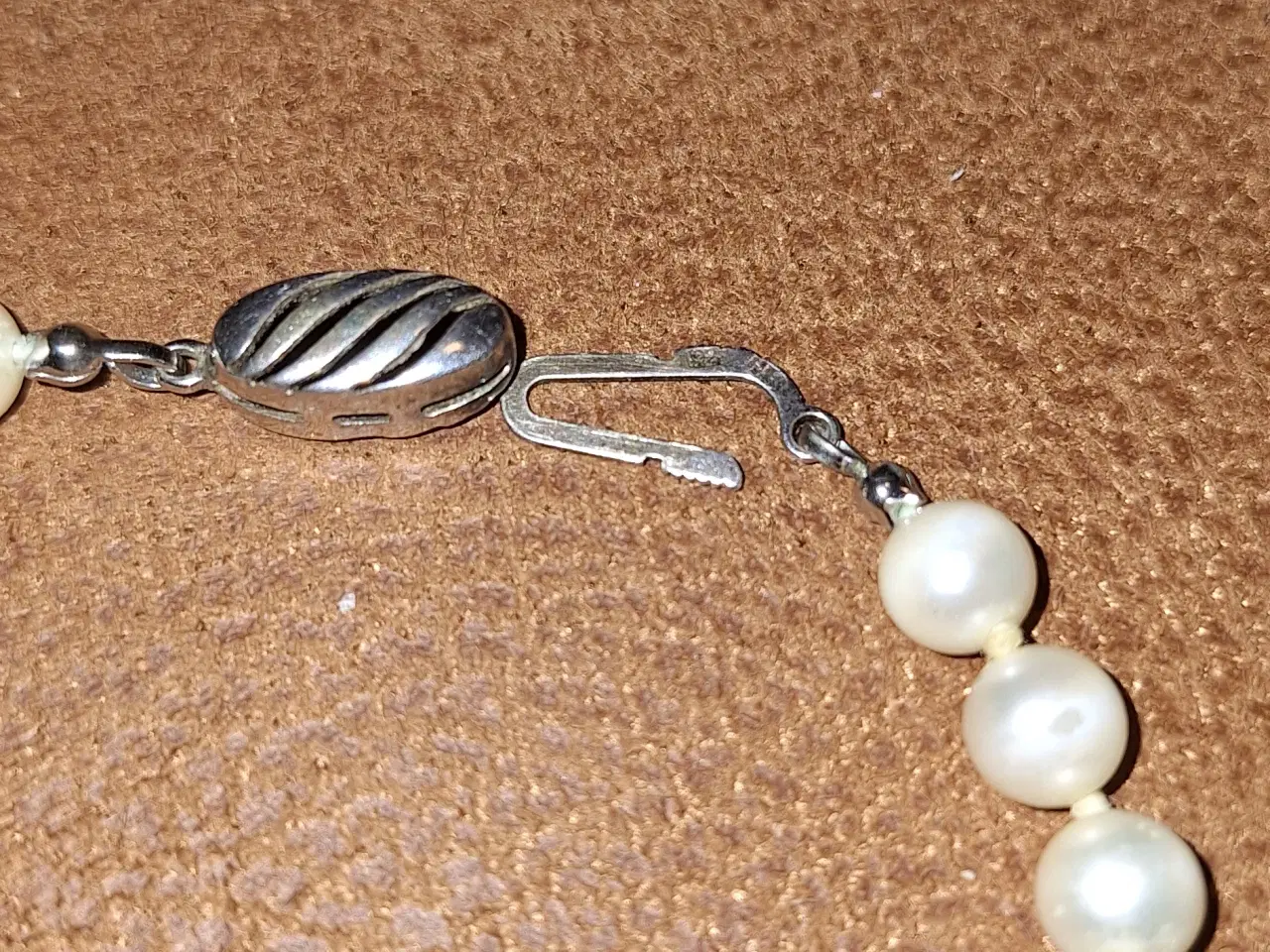 Billede 2 - Venusperle halskæde med sølvlås