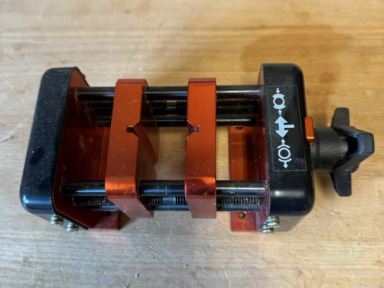 Billede 6 - UJK Boreguide og Selv-centrerende Skruestik