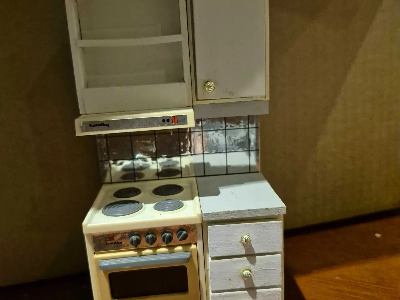 Billede 1 - Lundbu dukkehus køkken fra 1984