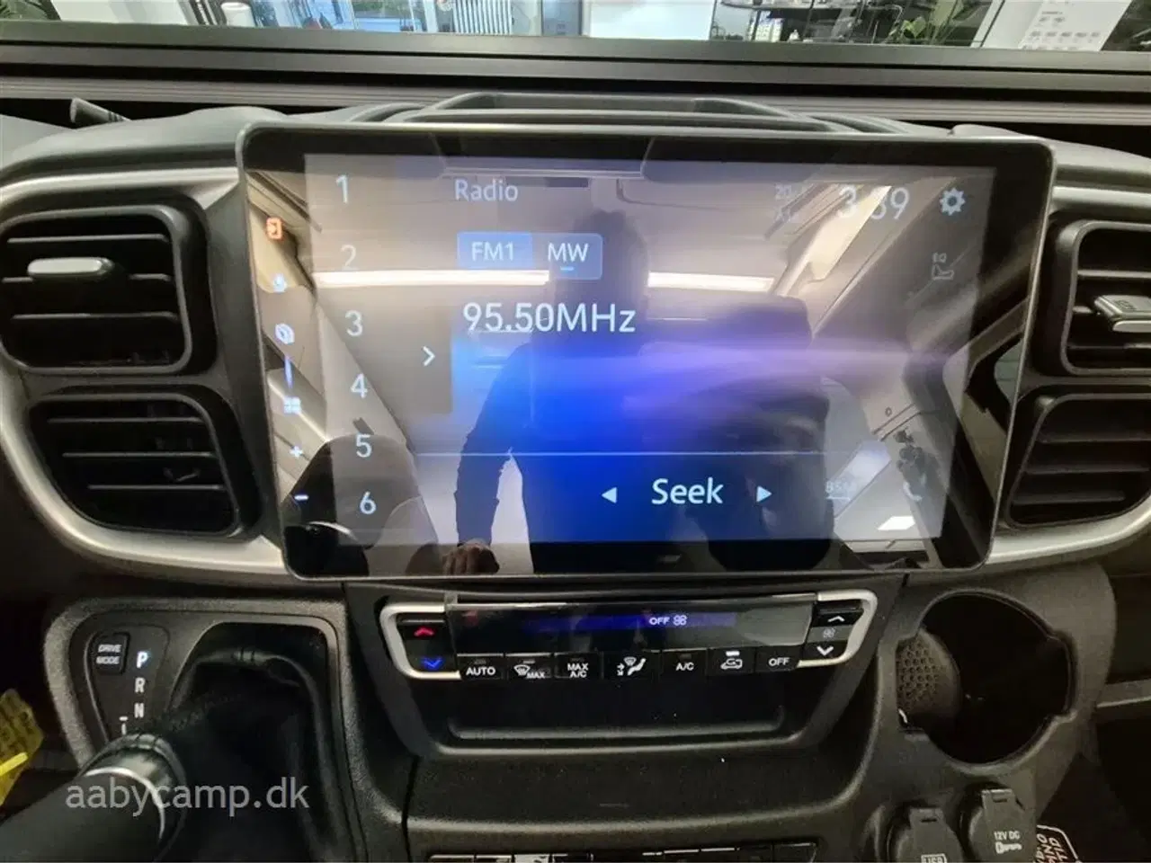 Billede 11 - 2026 - Benimar Benivan 160 PLUS   NK Pakke. Automatgear. 140Hk. 200W solcelle. Kompressor køleskab. Webasto Dieselvarme. Elektrisk indgangstrin. Metallak