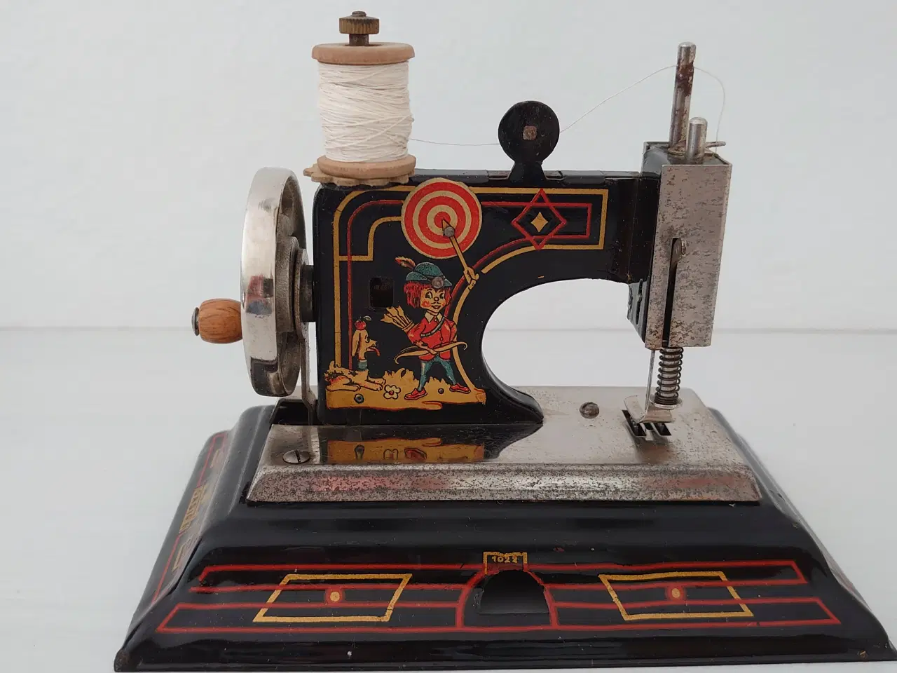 Billede 8 - Miniature symaskine i blik .Model Casige. Ca. 1945