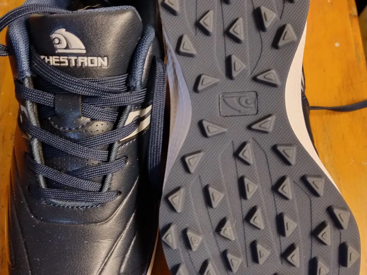 Billede 1 - Golfsko størrelse 40