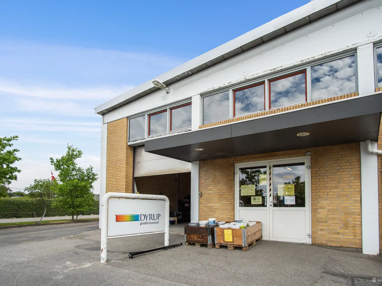 Billede 2 - Stor rummelig engros butik/lager med tilhørende kontorer