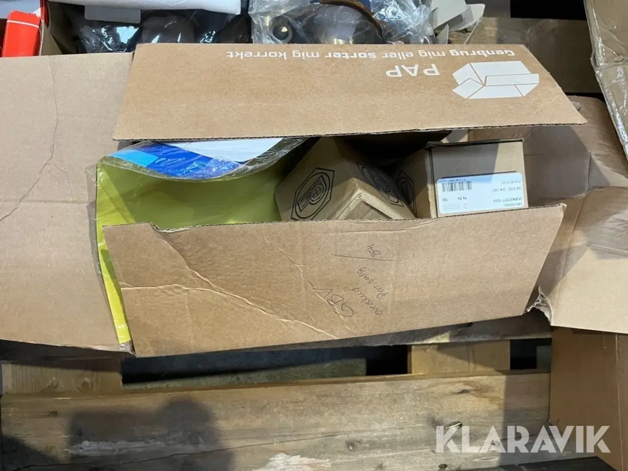 Billede 11 - Lot - reden vandvarmer, ventiler og øvrigt