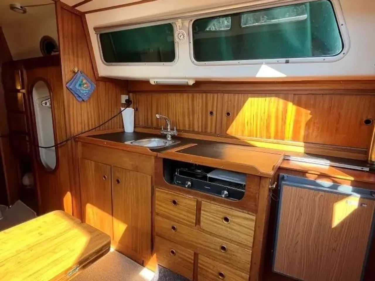 Billede 9 - Motor sejler med stor agter kahyt. Compass 31.