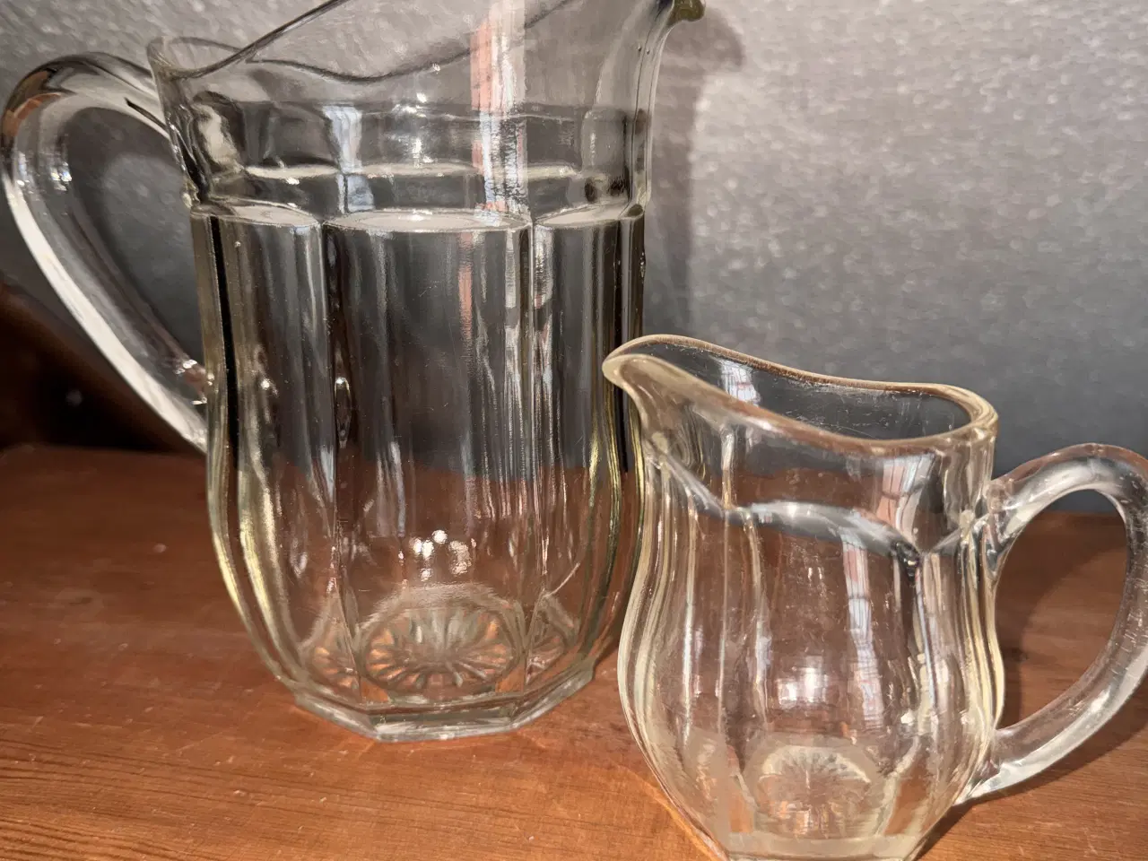 Billede 1 - Fløde- og saft kander fra mormors gemmer 