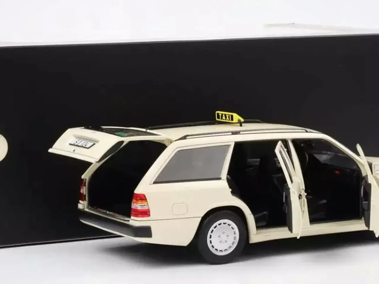 Billede 5 - 1:18 Mercedes E300D S124 StCar 1989 