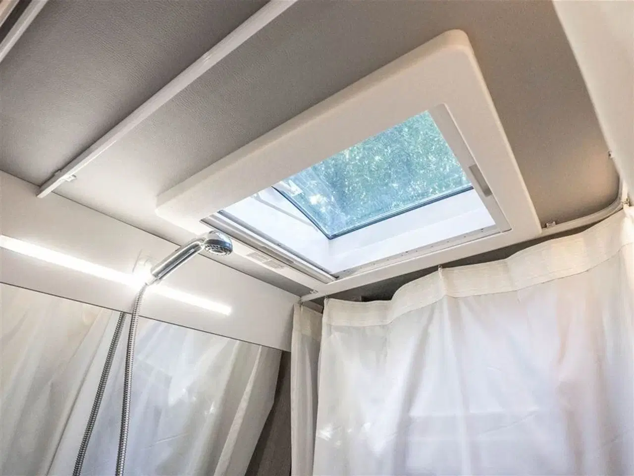 Billede 25 - 0 - FURGOK XPACE 600 FAMILY North   Van med plads til 5 personer!